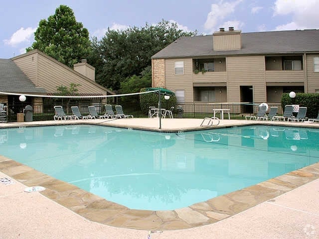 Pool - Cedar Bend Apartments