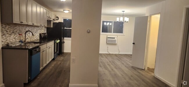 Building Photo - 1305 Rainer Rd Rental