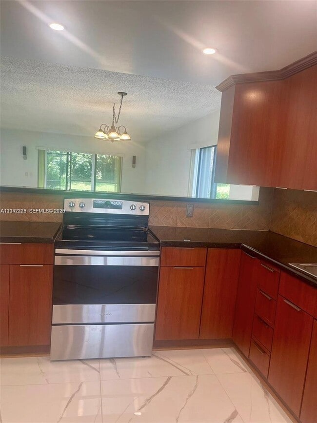 Building Photo - 403 Lakeview Dr Unit 106