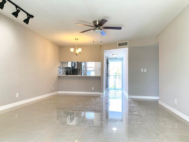 Photo - 2750 Forest Hills Blvd Unidad 208