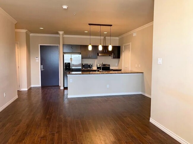 Photo - 1100 W Trinity Mills Rd Unidad 2026