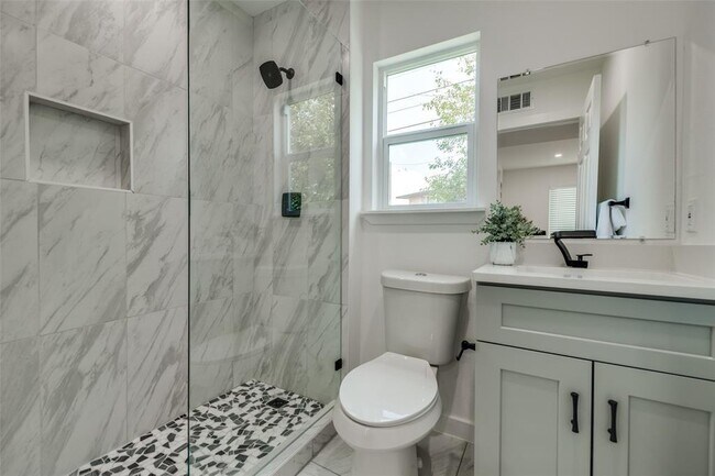 Photo - 1101 Clayton Ln Unit C-204