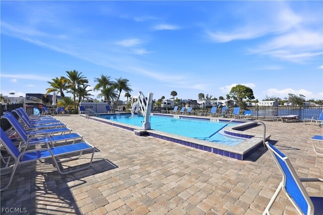 Building Photo - 158 Nanaimo Trail