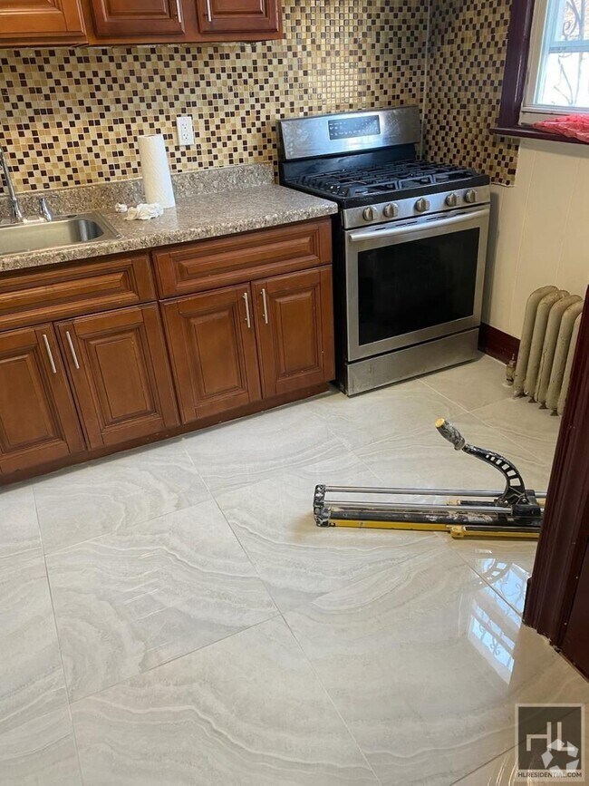 Building Photo - 3 bedroom in BROOKLYN NY 11203 Rental