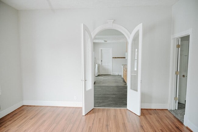 Photo - 2441 Templeton St