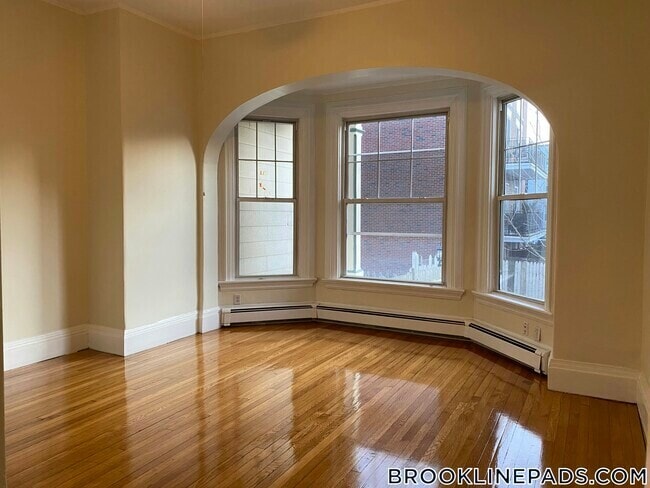 Building Photo - 30 Babcock St Unit 1