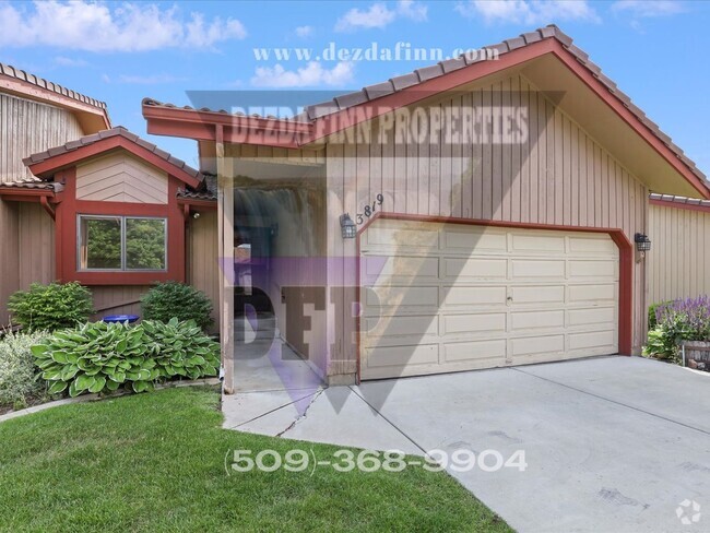 Building Photo - Beautiful home in gated community with a p...