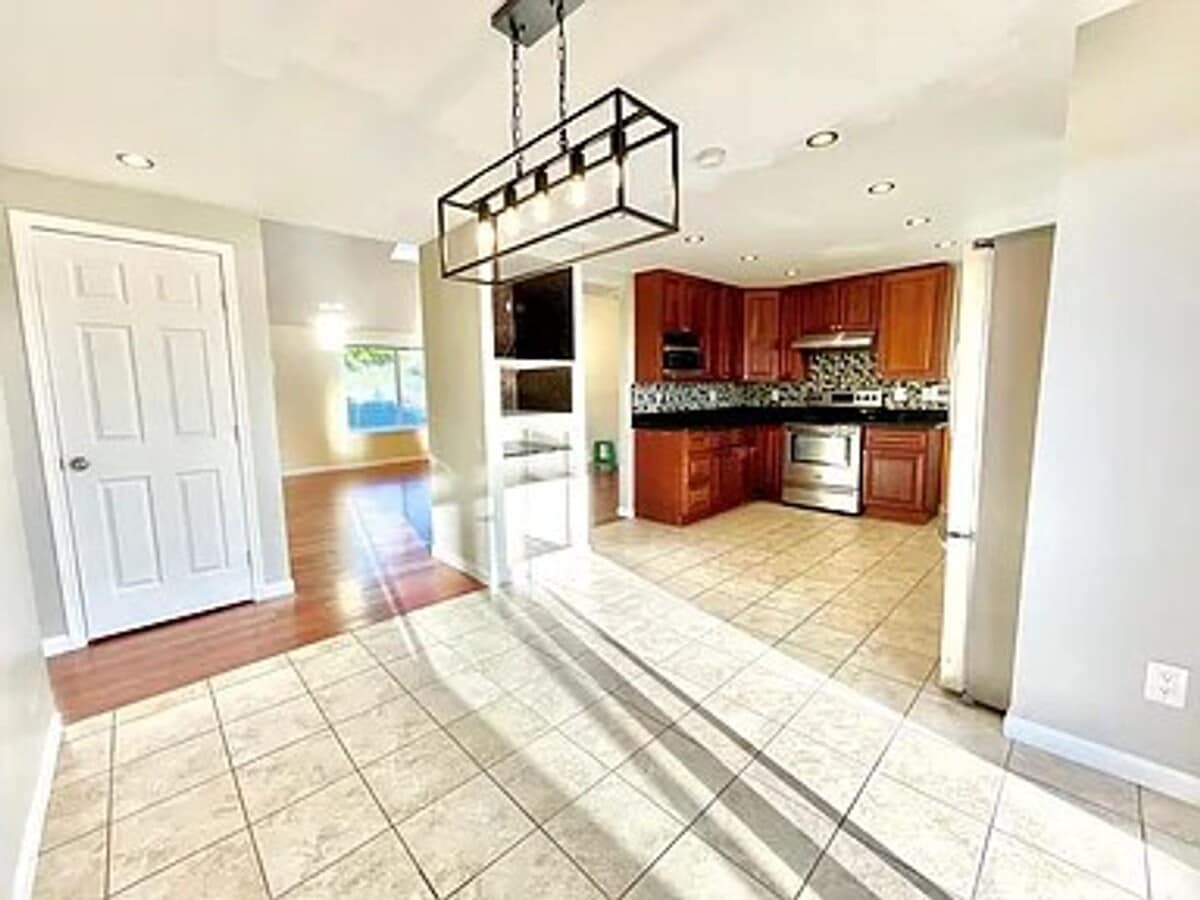 Photo - * APPLICATION PENDING * COMING SOON!  Beautiful 3bed/2bath home on N. Juniper St.