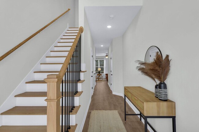 Photo - 717 Utley St