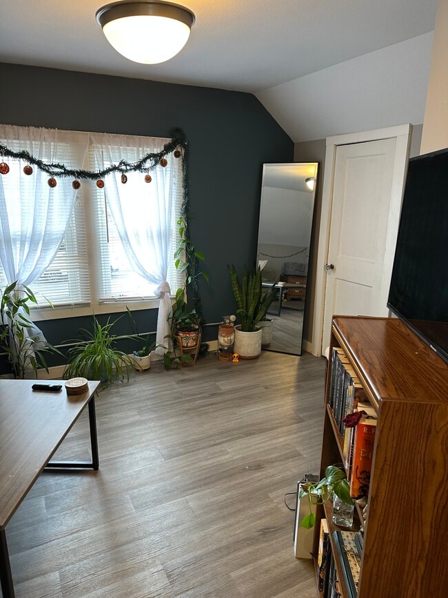 Photo - 1621-1623 Hyde Ave Unit 1621