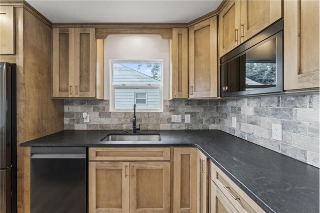 Photo - 2420 Woodman Dr