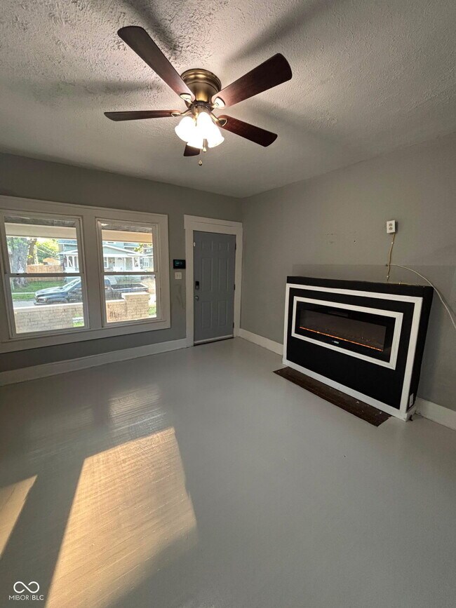 Photo - 417 N Gladstone Ave