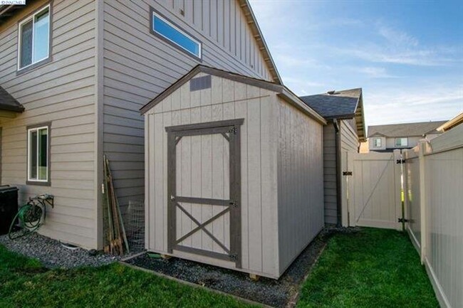 Immaculant 4BD/2.5BA Single Family Home on... - Immaculant 4BD/2.5BA Single Family Home on...