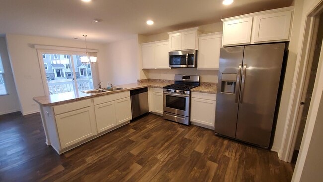 Photo - 192 Goldenrod Dr