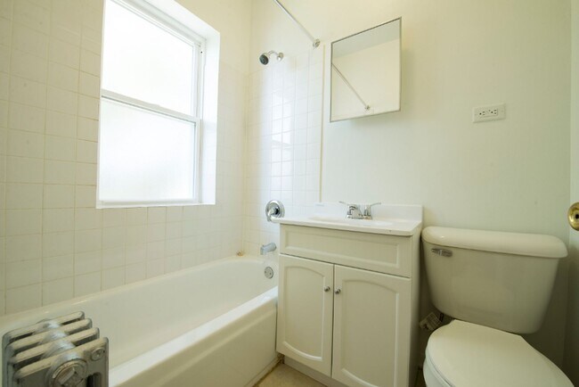 Photo - 5024 W Quincy St Chicago, IL 60644