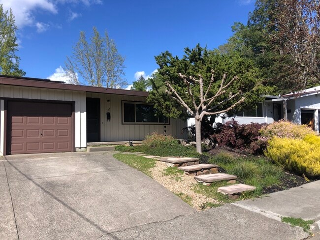 Building Photo - 315 Sherman St