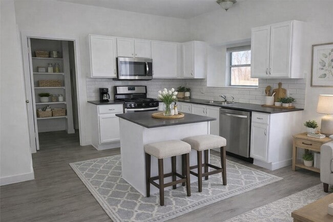 Photo - 1327 Solitaire