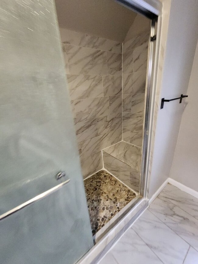 Photo - 3 Bedroom House for Rent on W 25th - MOVE IN READY AND CLEAN