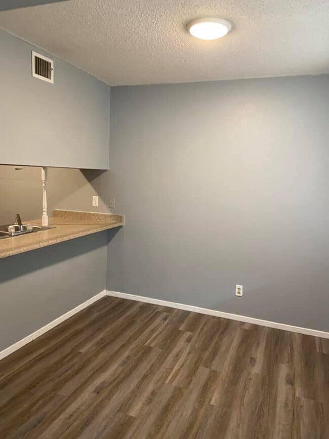 1 BR 1 BA 709SF
