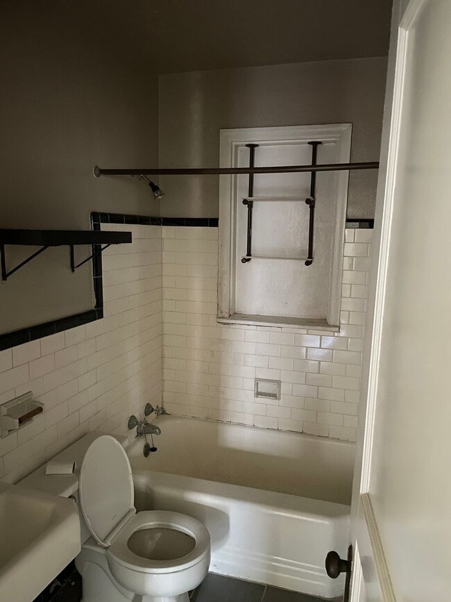 Photo - 2 bedroom 1 bath in Midtown near Peabody and Cooper