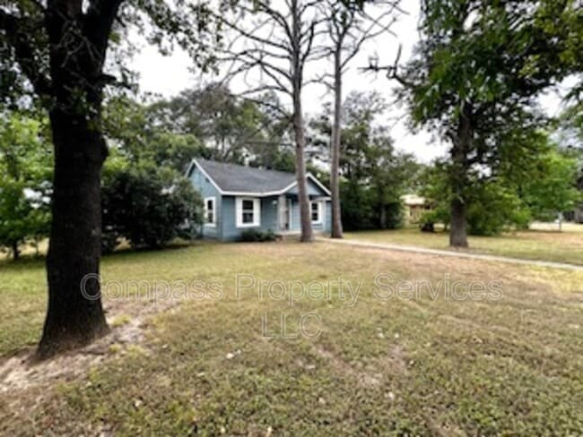 Photo - 300 N Oak Dr