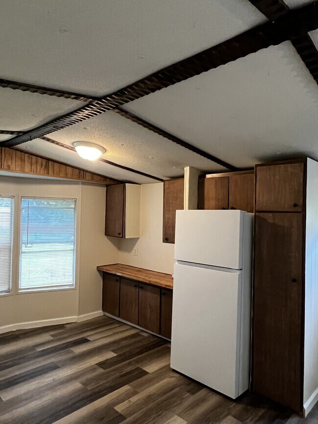 Photo - 1031 Aaron Ln