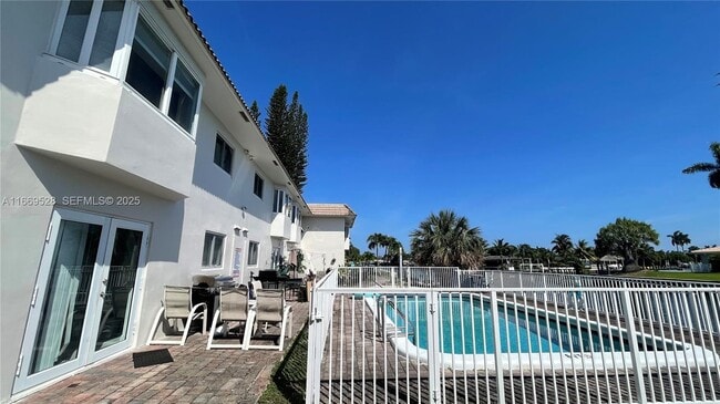 Building Photo - 840 Pine Dr Unit 103