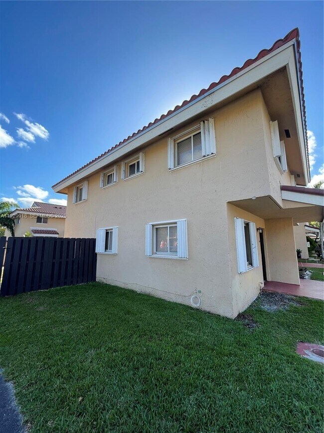 Photo - 562 NW 82nd Pl