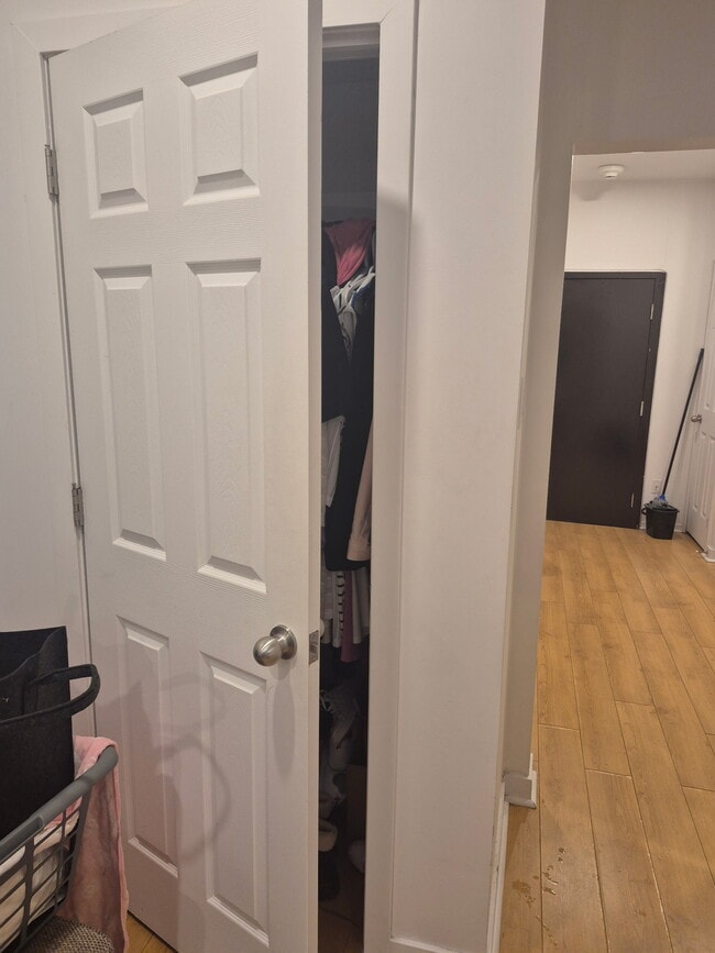 Photo - 5491 Av. Victoria Unit 111