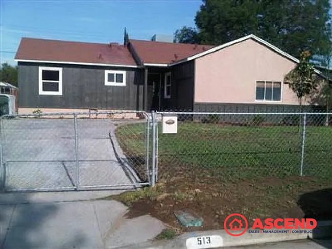 Building Photo - Charming 3 Bed, 1 Bath Home with Garage in Bakersfield