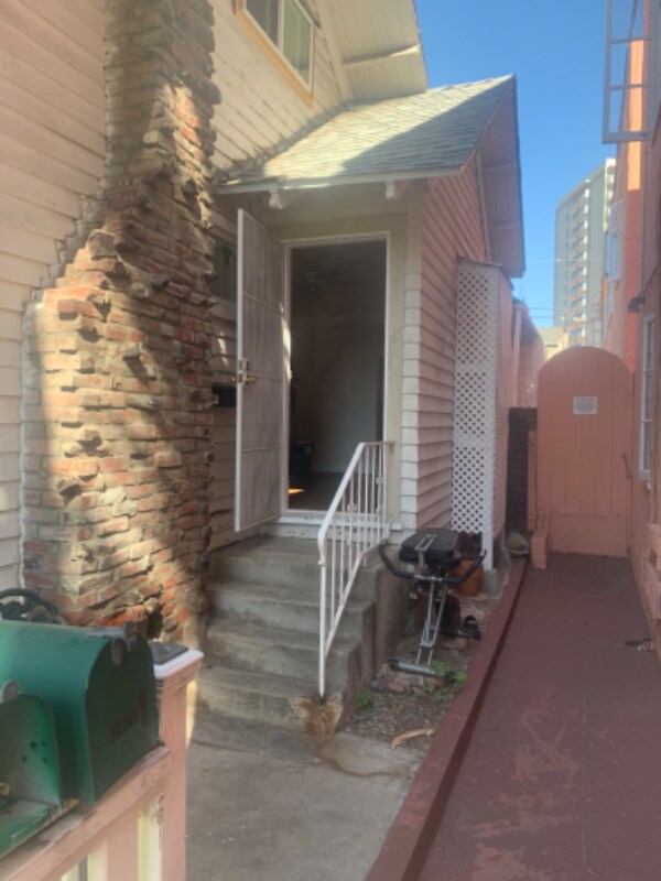 Photo - 3979 Centre St Unit 3977 1/2 Centre St