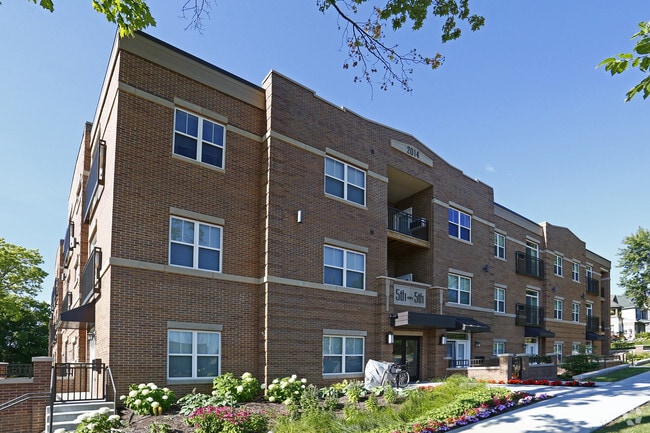5th on 5th Apartments - 5th on 5th Apartments