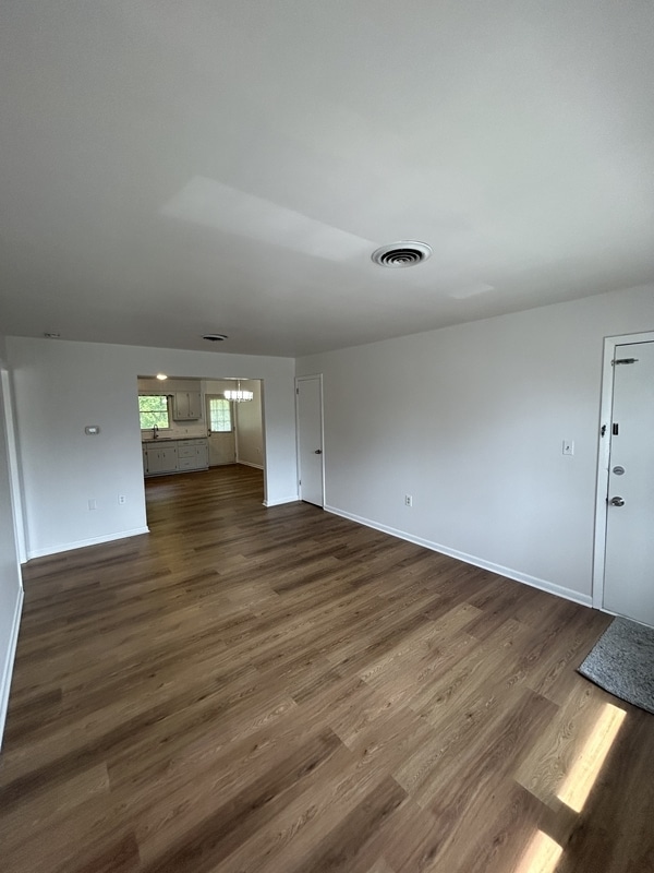 Photo - 302 Hillside Dr