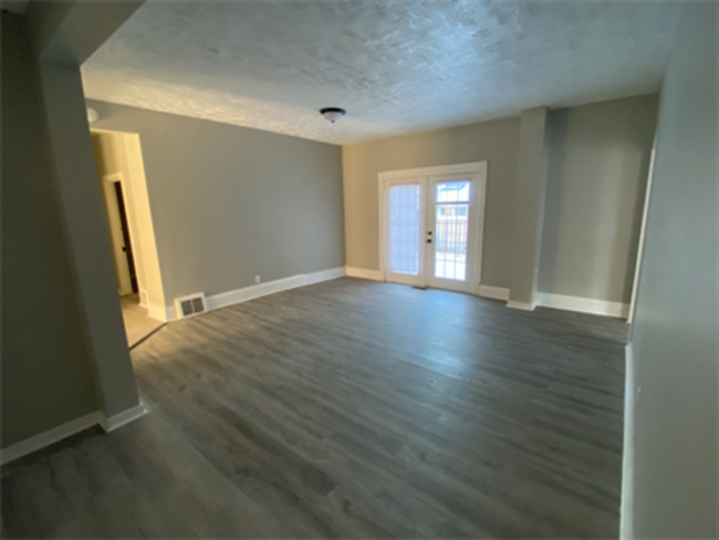 Photo - 5844 South St