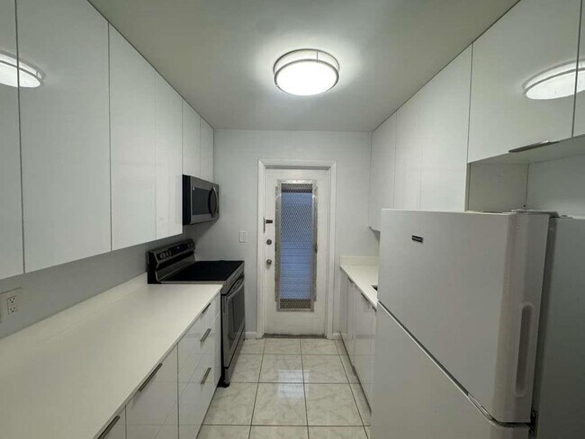 Photo - 348 S Federal Hwy Unidad 7