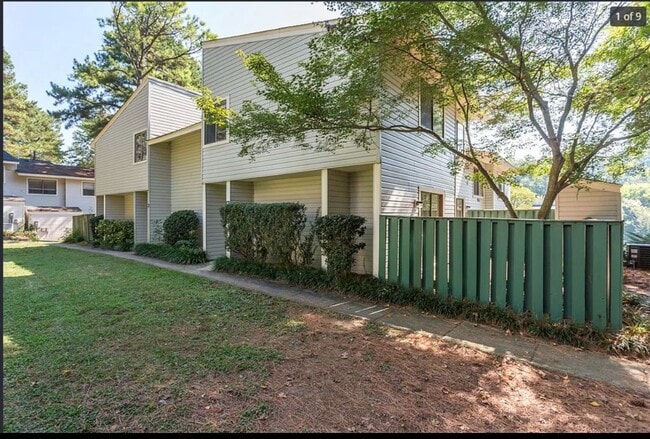 Building Photo - 4717 Walden Pond Dr Unit A