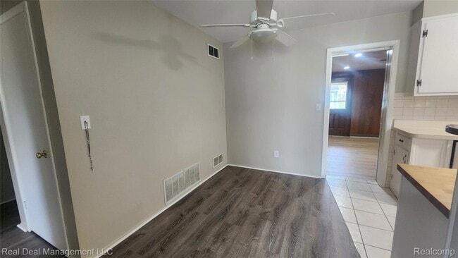 Photo - 2523 Empire Dr