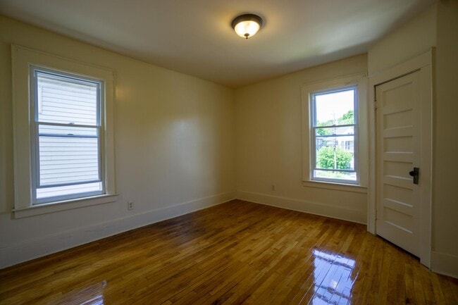 Photo - 2424 E Genesee St