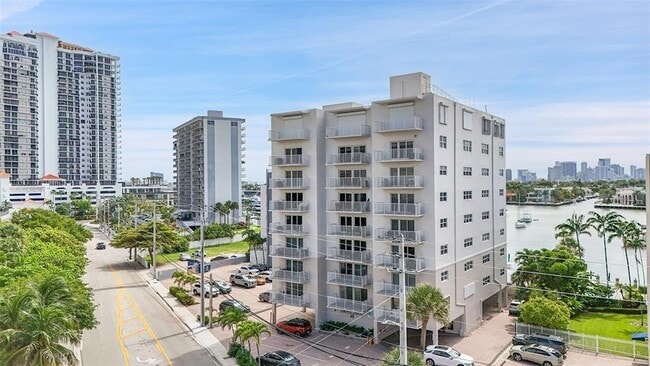 Photo - 95 N Birch Rd Unidad 302