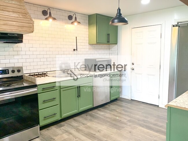 Photo - 827 Woodmore Ln