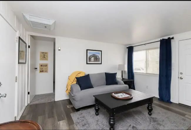 Photo - 1634 3rd St E