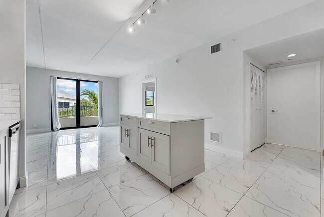 Photo - 250 W Hidden Valley Blvd Unidad 2