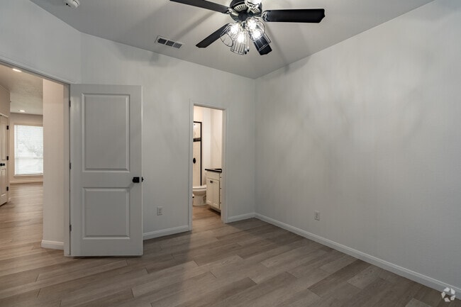 2BR, 2BA - 1150SF - Bedroom