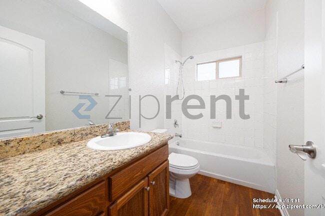 Photo - 490 Graves Ave