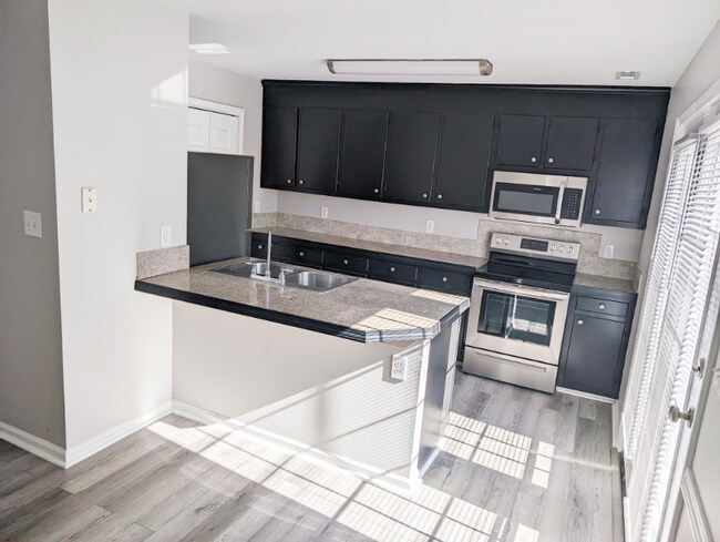 Photo - 630 S Main St