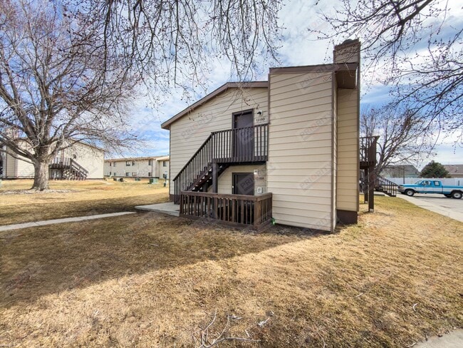 Building Photo - Ealges Nest Apartments Unit A