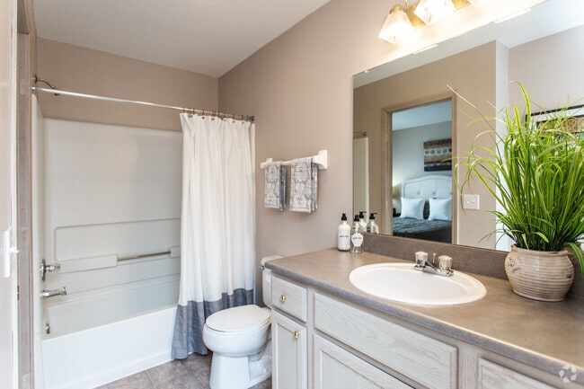 2BR, 1.5BA - 1,024 SF - Lakesedge