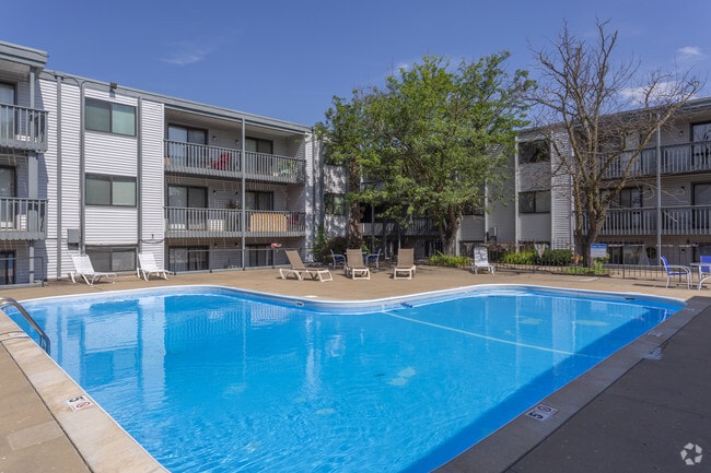 Piscina - University Heights Apartments