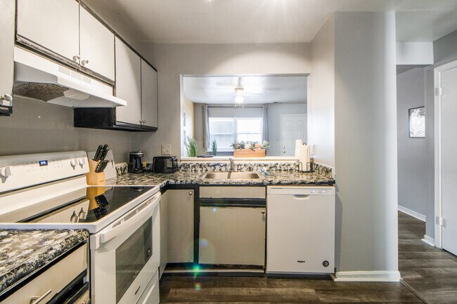 Kitchen - 1216 W Lafayette Ave Unidad C - Back Bedroom 2