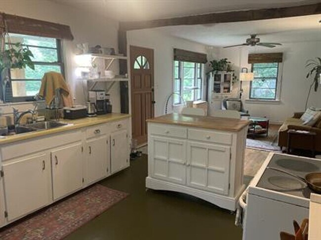 Photo - 2/1 Available Now